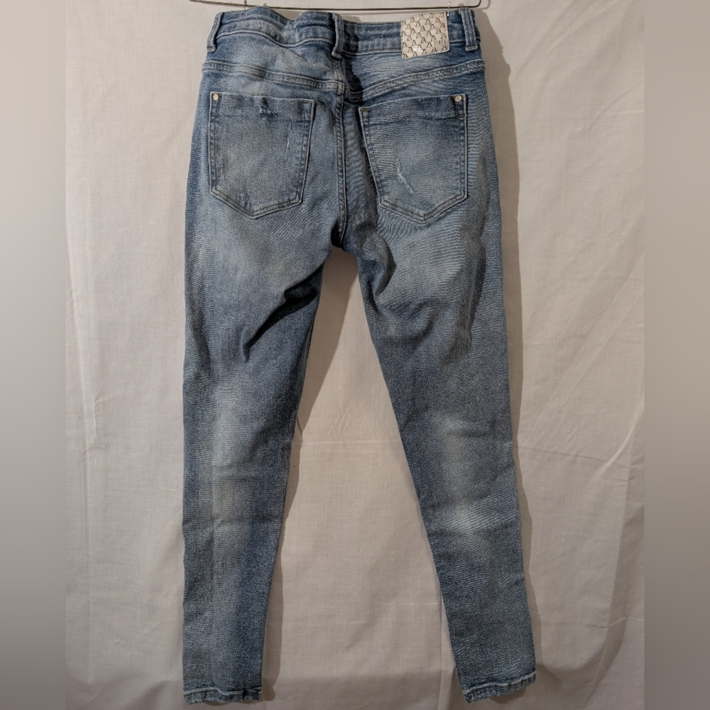Zara Women's Distressed Skinny Jeans, Size 6, Stretch, Mid-Rise, Light Wash - Picture 6 of 13